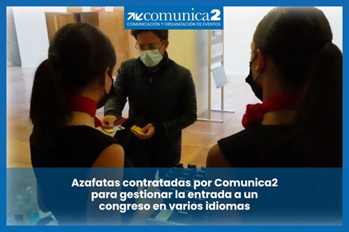 Azafatas contratadas por Comunica2  para gestionar la entrada a un  congreso en varios idiomas